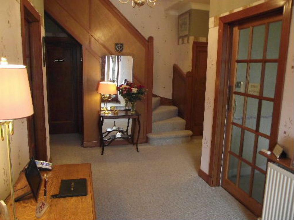 Whin Park Guest House Ларгс Экстерьер фото