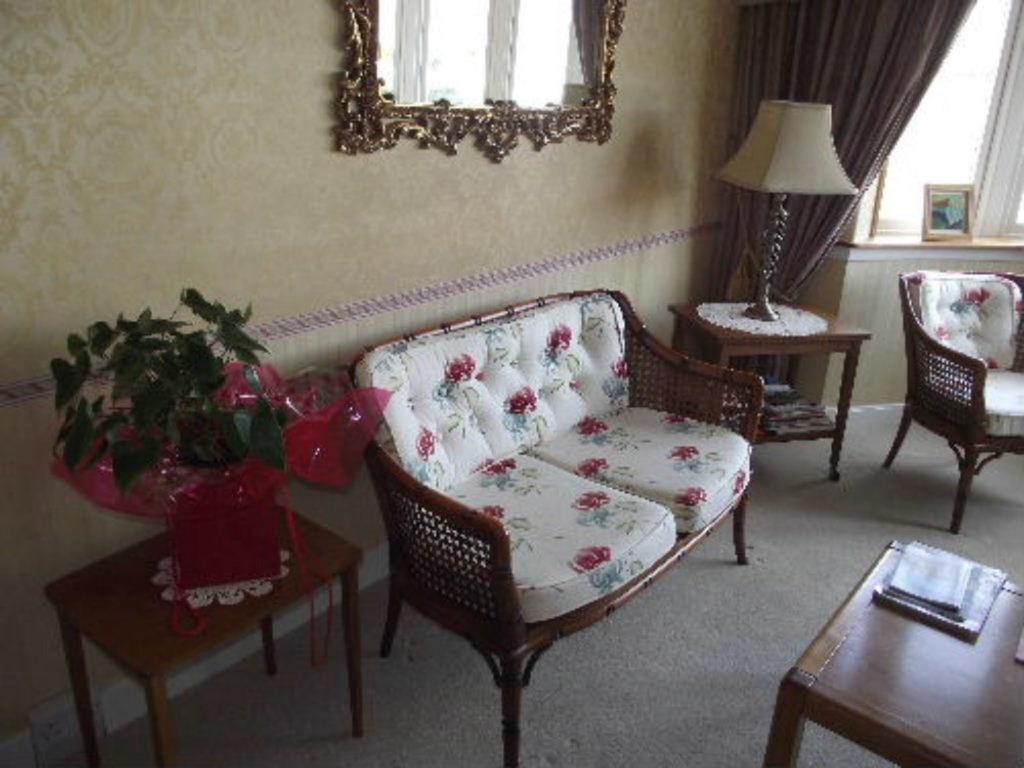 Whin Park Guest House Ларгс Экстерьер фото