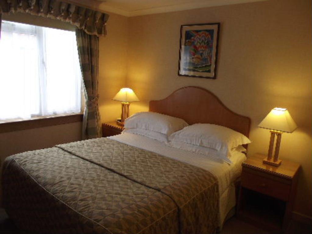 Whin Park Guest House Ларгс Экстерьер фото