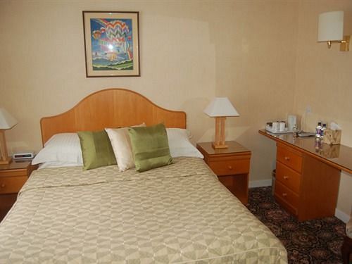 Whin Park Guest House Ларгс Экстерьер фото